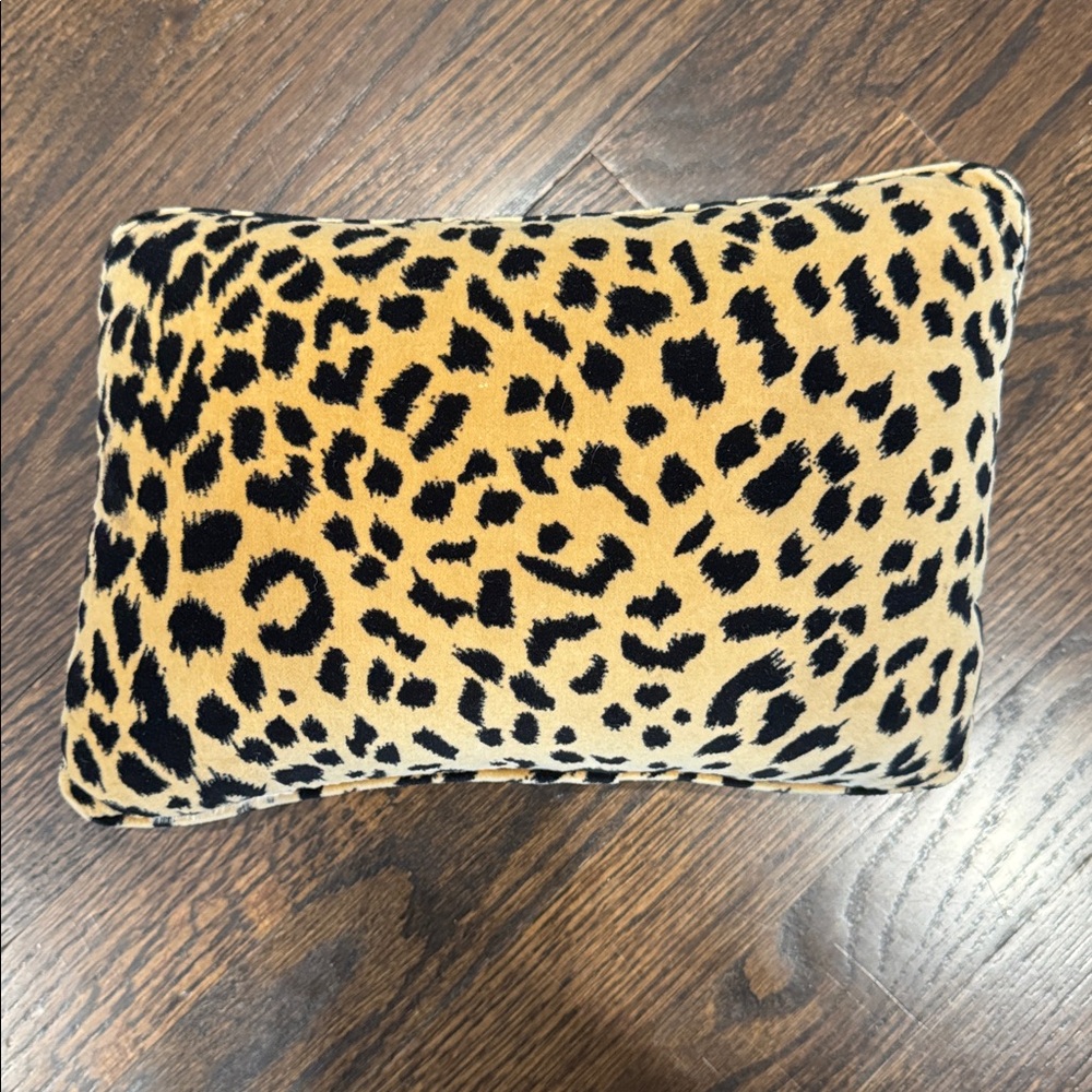 Needle point dog lover pillow with velvet leopard backing 
What part of woof - Picture 2 of 3